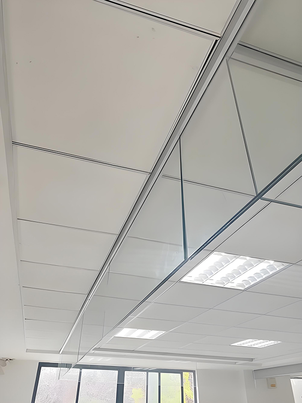 和田玻璃和田挡烟垂壁