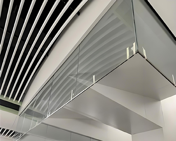 和田玻璃和田挡烟垂壁