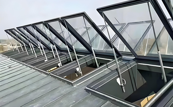 和田消防排烟窗