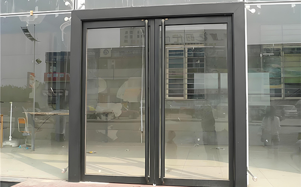 和田玻璃地弹门