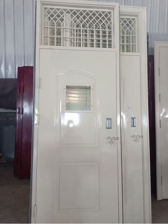 和田学校教室门