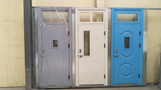 和田学校教室门