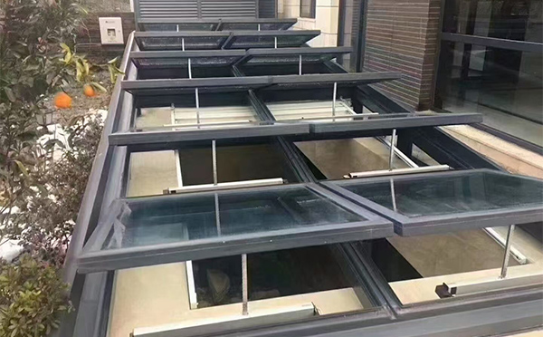 某轨道交通车辆维修车间和田排烟窗应用