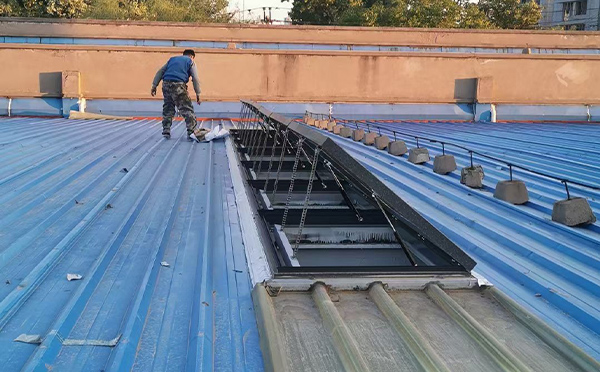 某区域性物流仓储中心和田排烟窗系统安装项目